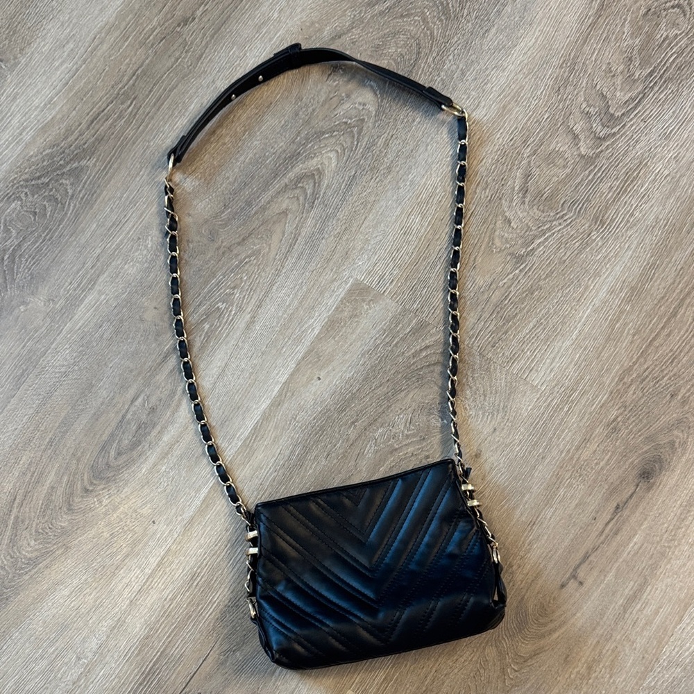 Amazon- Elegant Black Quilted Shoulder Bag - Picture 2 of 5